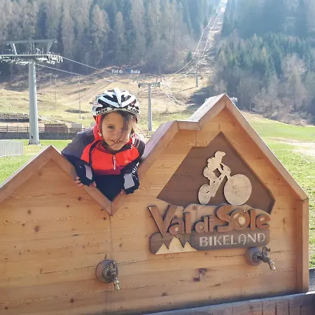 Ortles Dolomiti Walking & فندق كوغولو