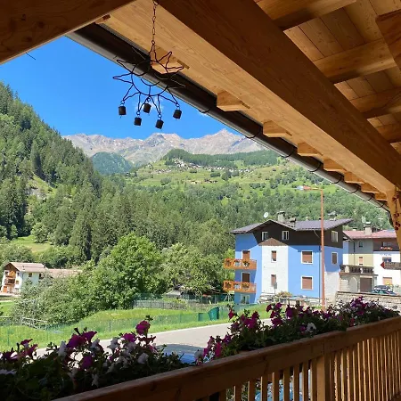 Ortles Dolomiti Walking & فندق